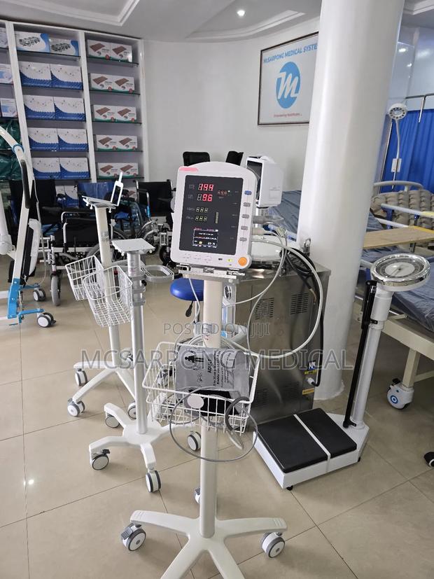 Patient Vital Signs Monitor · Photo 1