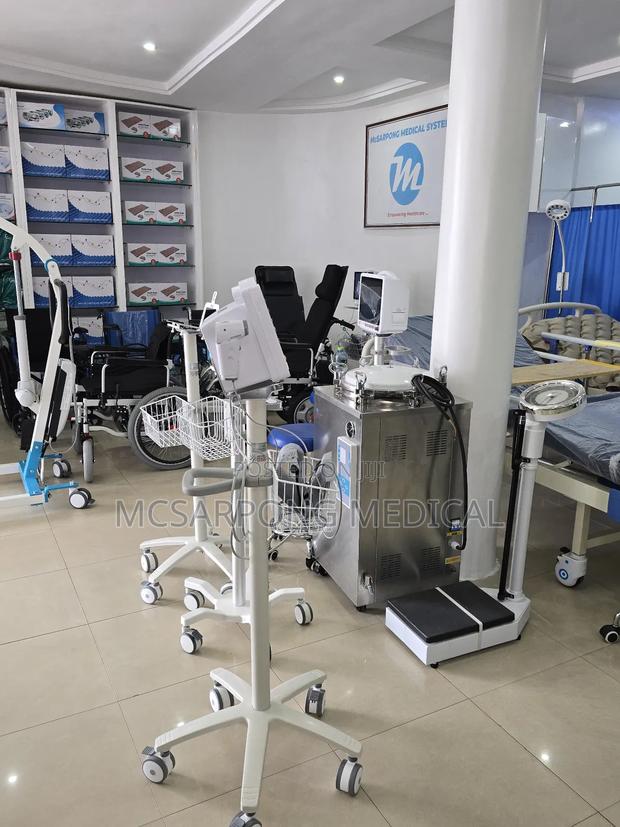 Patient Vital Signs Monitor · Photo 4
