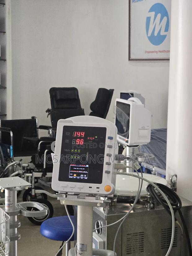 Patient Vital Signs Monitor · Photo 5