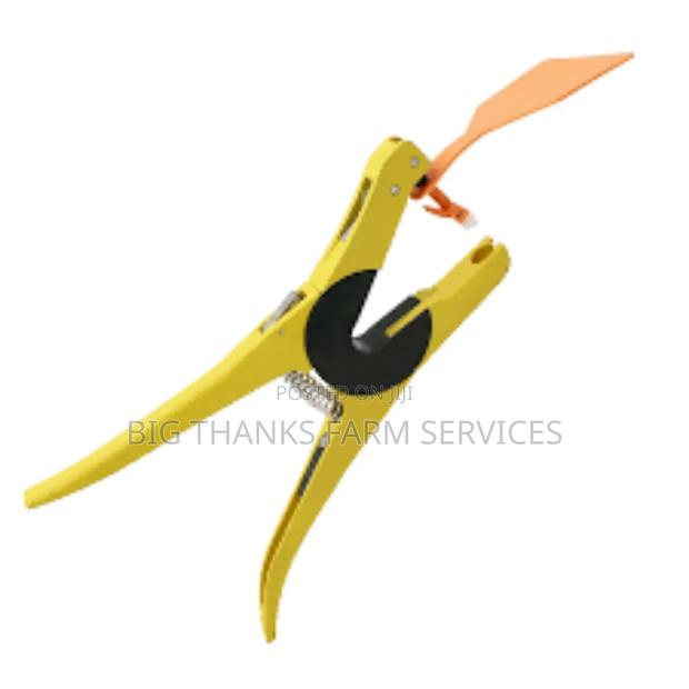 Tag Pliers A · Photo 1