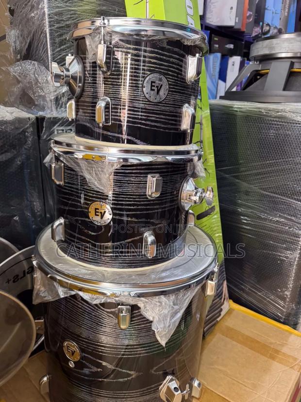 Ev Black 5- Sets Drums · Photo 1