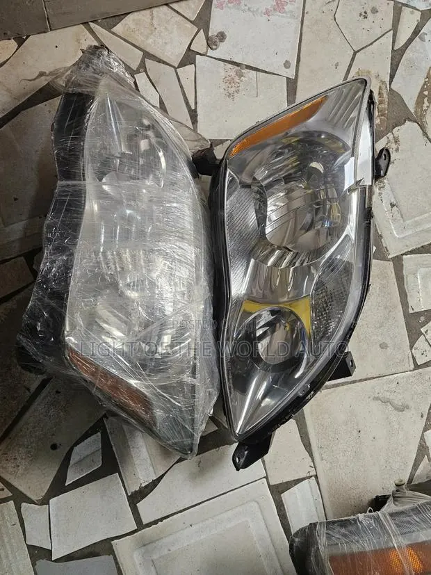 Toyota Avalon Headlight 2007 Available · Photo 1