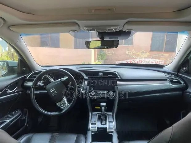 Honda Civic Touring Sedan 2019 Gray · Photo 1