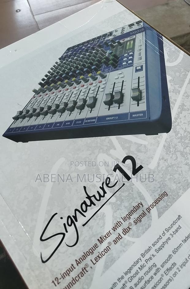 Soundcarft Signature 12 Channel Analogue Mixer · Photo 1