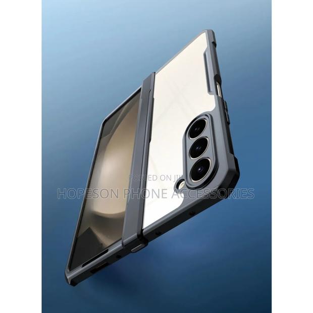 Samsung Z Fold Shockproof and Rugged Transparent Phone Case · Photo 4