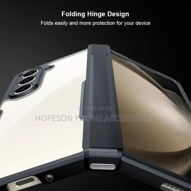 Samsung Z Fold Shockproof and Rugged Transparent Phone Case · Photo 5