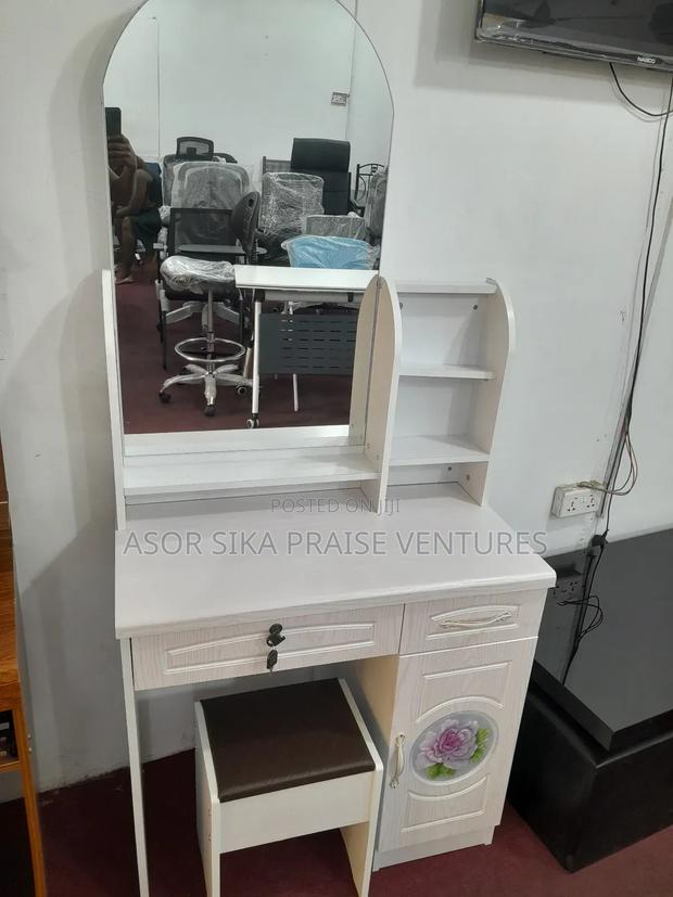 Ddressing Mirror · Photo 1