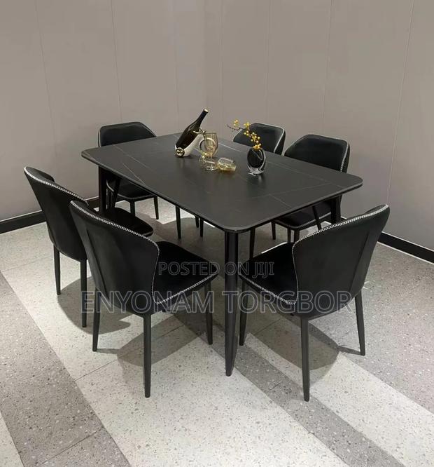 Dining Table · Photo 1