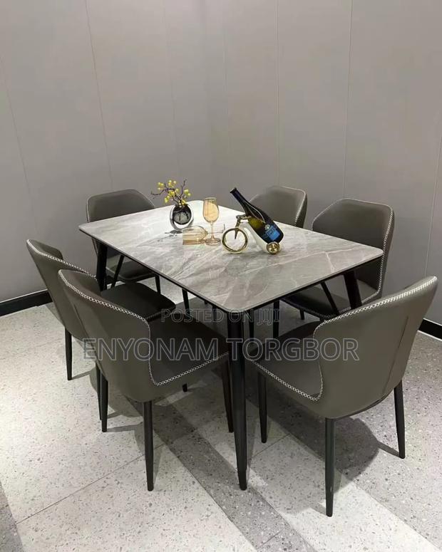 Dining Table · Photo 2