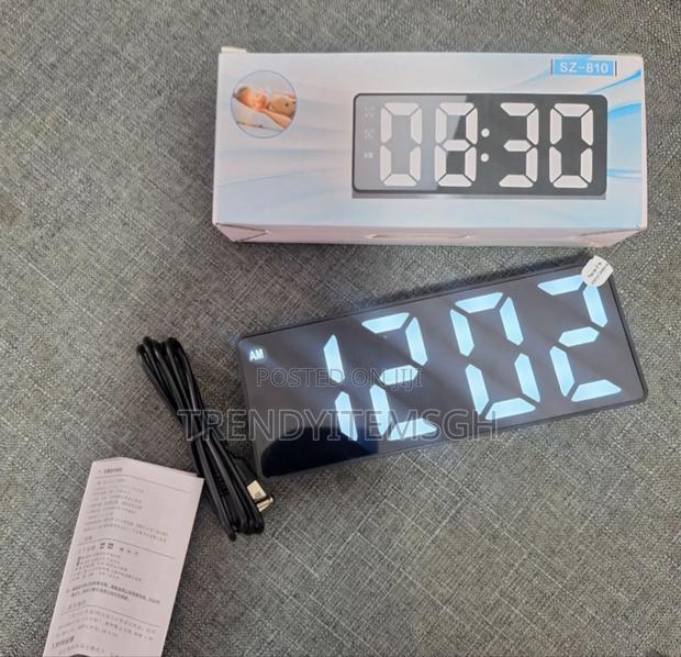 Digital Display Table Top Alarm Clock · Photo 2