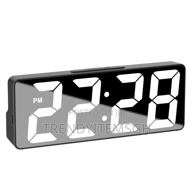 Digital Display Table Top Alarm Clock · Photo 3