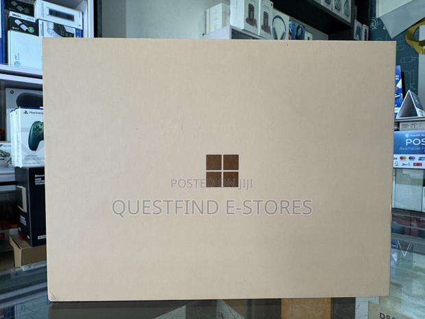 New Microsoft Surface Pro 11th Edition, a Copilot+ PC 16GB SSD 512GB · Photo 1