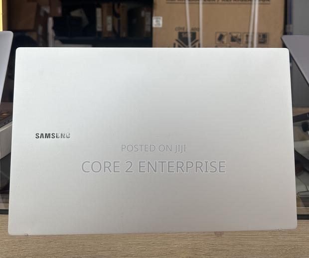 Laptop Samsung 8GB Intel Core I3 SSD 256GB · Photo 1