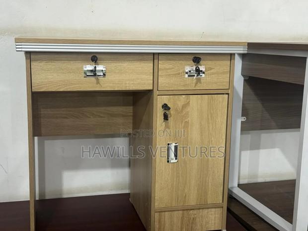 Potable Office Table · Photo 1