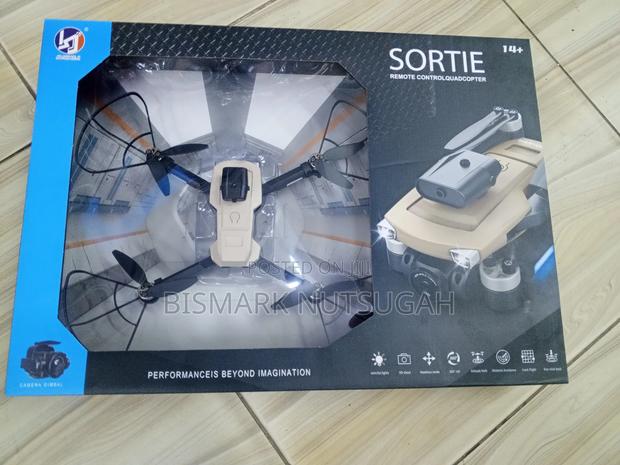 Remote Control Flying Drone · Photo 7