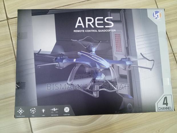 Remote Control Flying Drone · Photo 8
