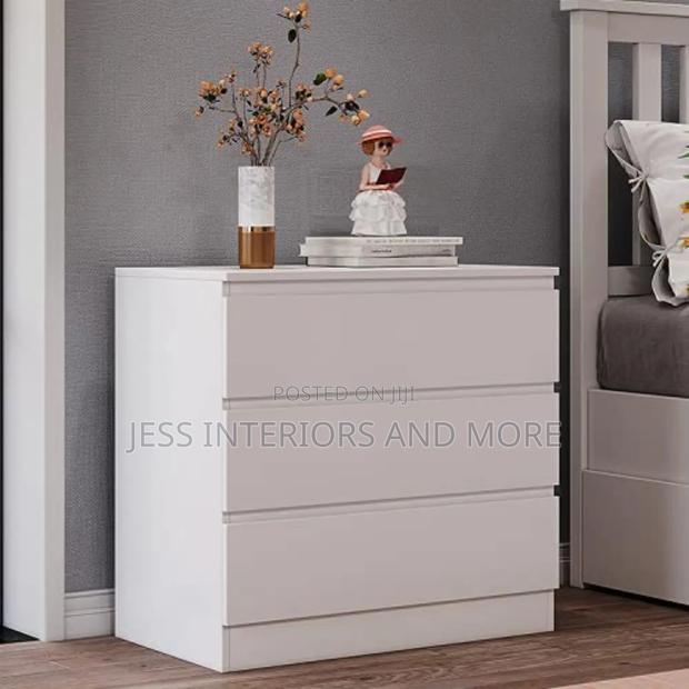 Dresser -Chest of 3 Drawers (White) · Photo 1