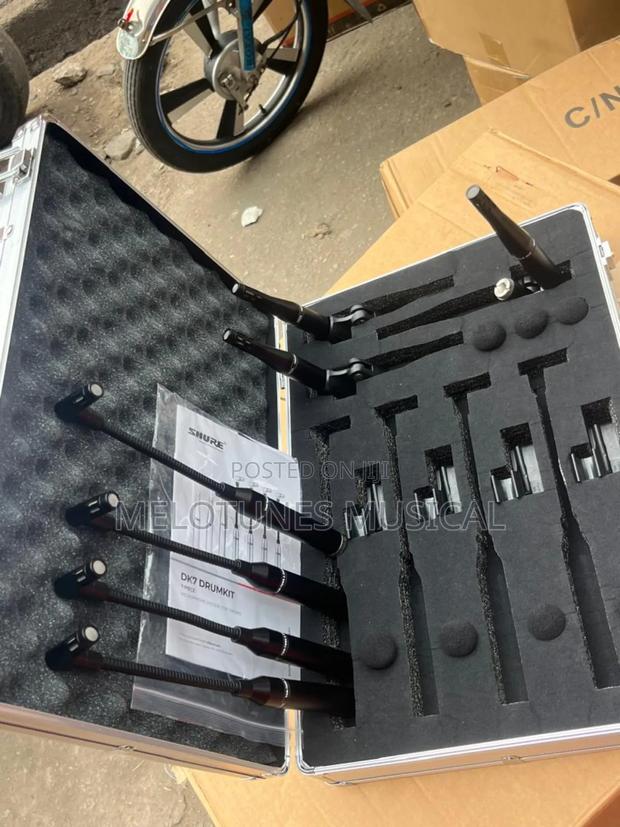 Shure Dmk57-52 Drum Microphone Kit · Photo 2