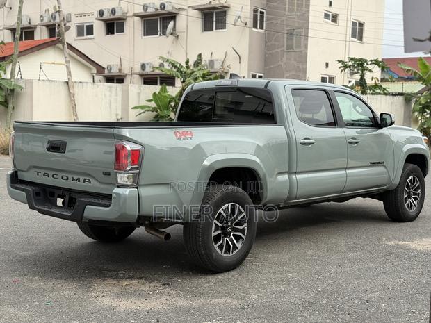 Toyota Tacoma TRD Sport Double Cab 6' Bed V6 AT 2023 Gray · Photo 7