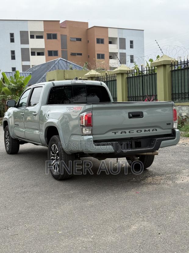 Toyota Tacoma TRD Sport Double Cab 6' Bed V6 AT 2023 Gray · Photo 5