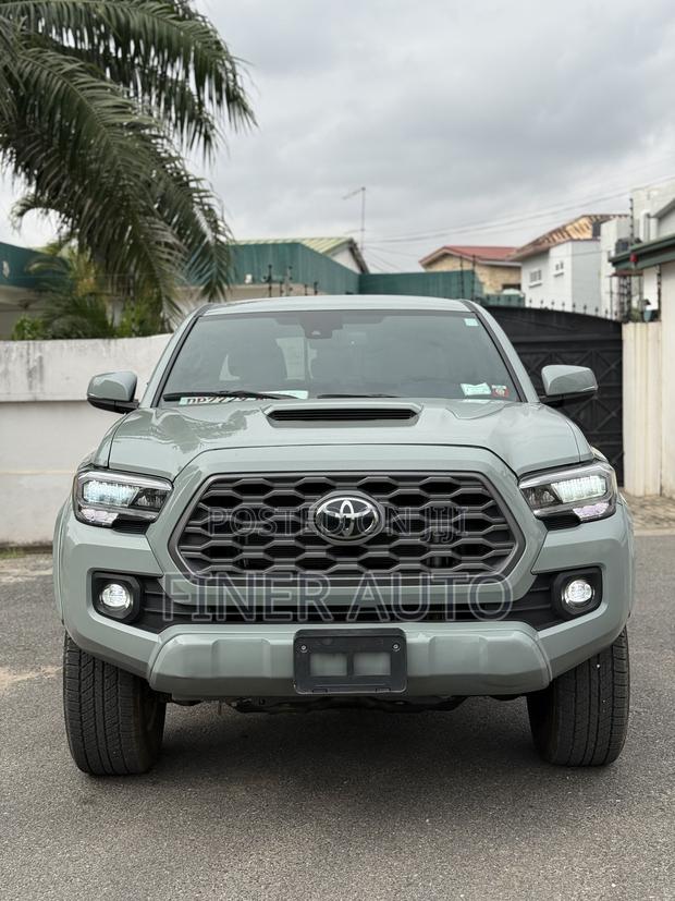 Toyota Tacoma TRD Sport Double Cab 6' Bed V6 AT 2023 Gray · Photo 3