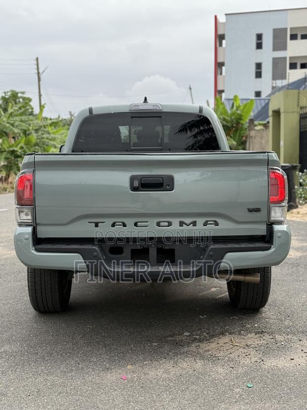 Toyota Tacoma TRD Sport Double Cab 6' Bed V6 AT 2023 Gray · Photo 6