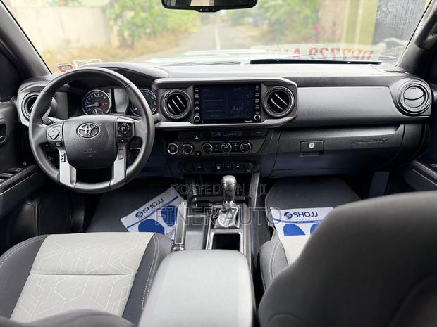Toyota Tacoma TRD Sport Double Cab 6' Bed V6 AT 2023 Gray · Photo 8