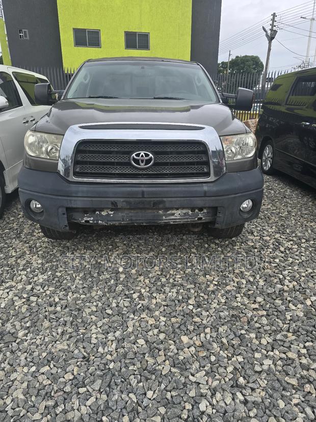 Toyota Tundra CrewMax Limited 5.7L 2009 Gray · Photo 1