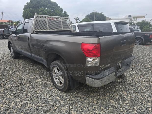 Toyota Tundra CrewMax Limited 5.7L 2009 Gray · Photo 3