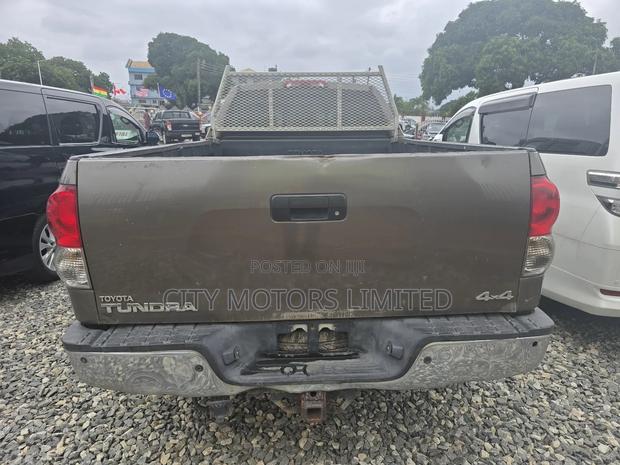Toyota Tundra CrewMax Limited 5.7L 2009 Gray · Photo 4