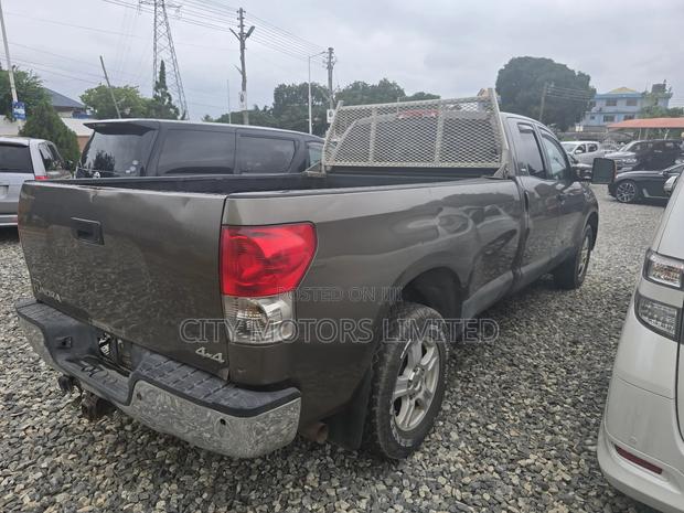 Toyota Tundra CrewMax Limited 5.7L 2009 Gray · Photo 5