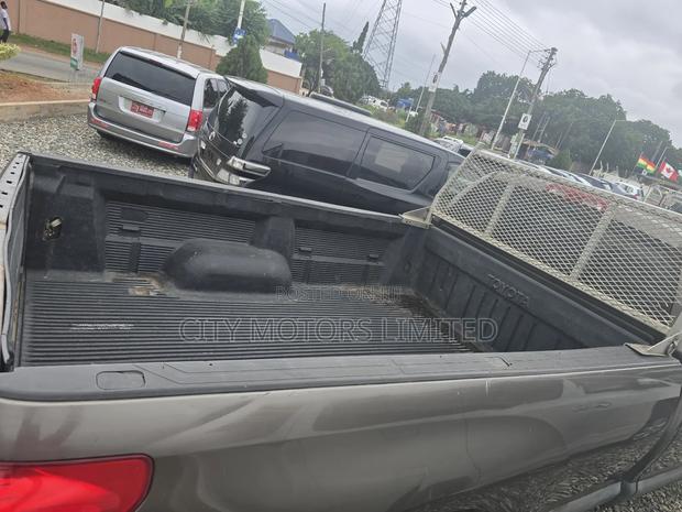 Toyota Tundra CrewMax Limited 5.7L 2009 Gray · Photo 6