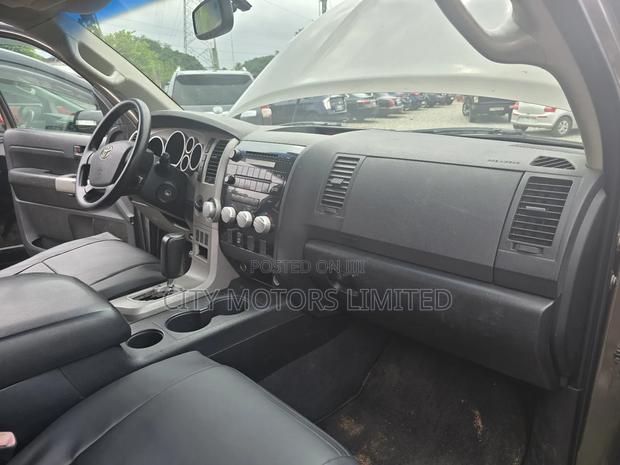 Toyota Tundra CrewMax Limited 5.7L 2009 Gray · Photo 8