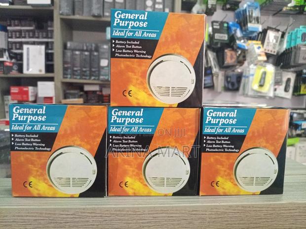 General Purpose Smoke Detector With Battery · Photo 1