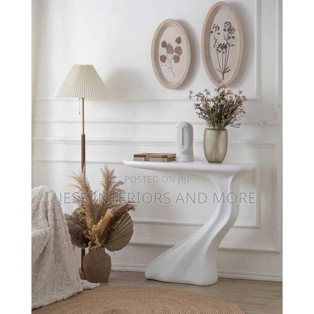 Console Table (White) · Photo 2