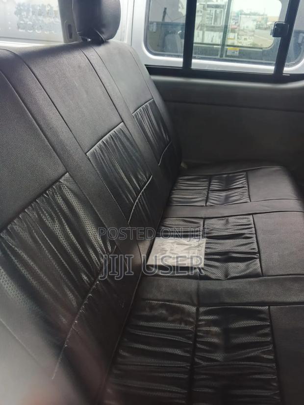 Toyota HiAce 2009 Blue · Photo 5