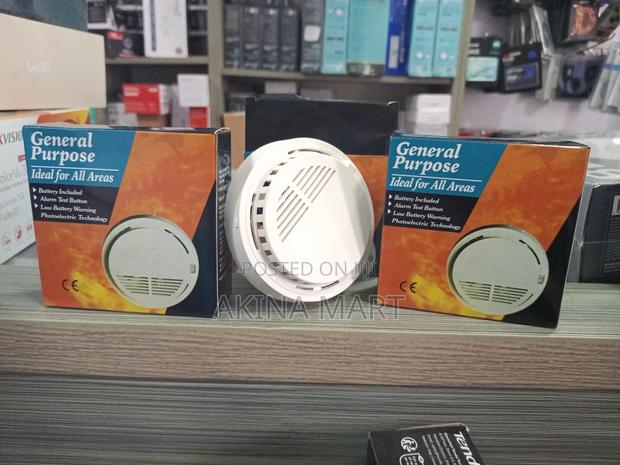 General Purpose Smoke Detector With Battery · Photo 3