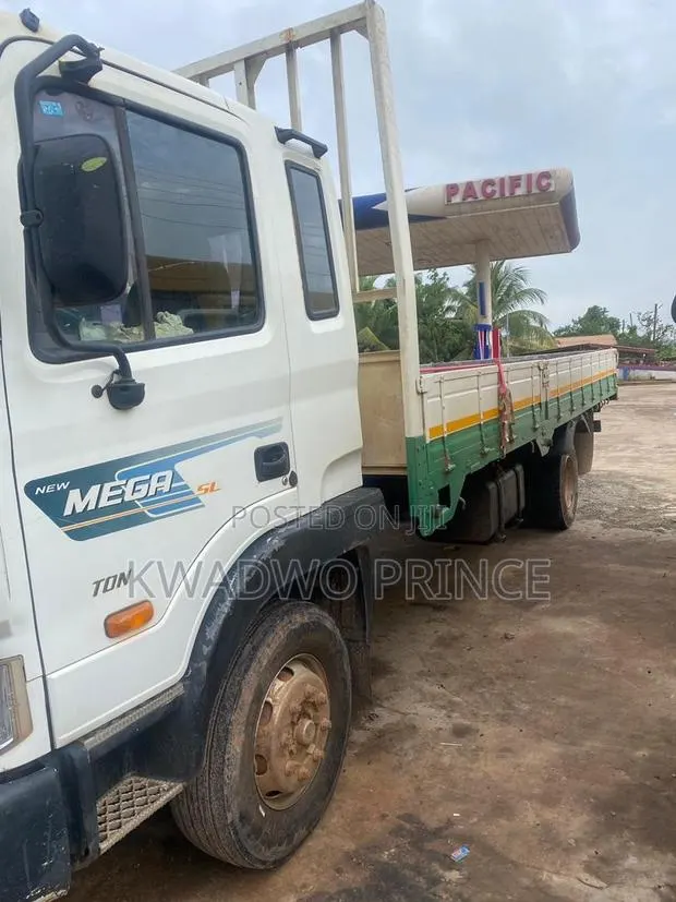 Hyundai H200 2014 Gold · Photo 1