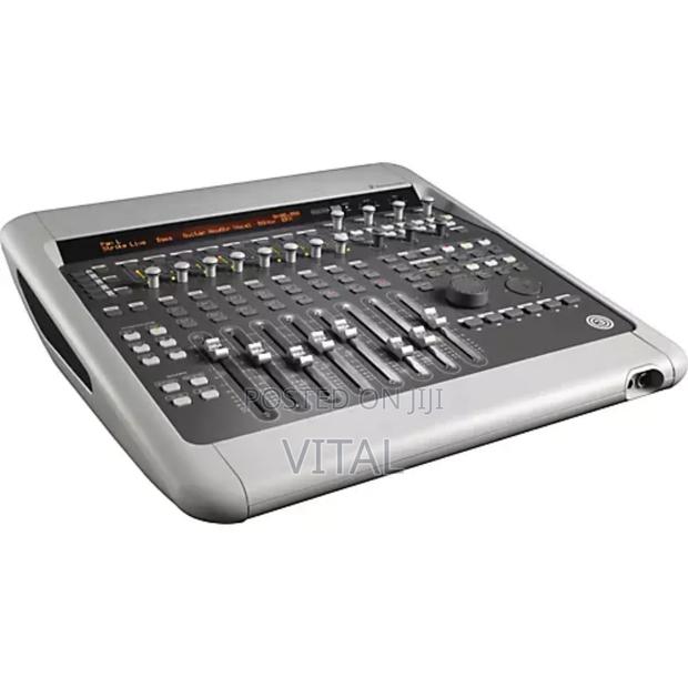 Digi003 Multitrack Recording Console · Photo 2