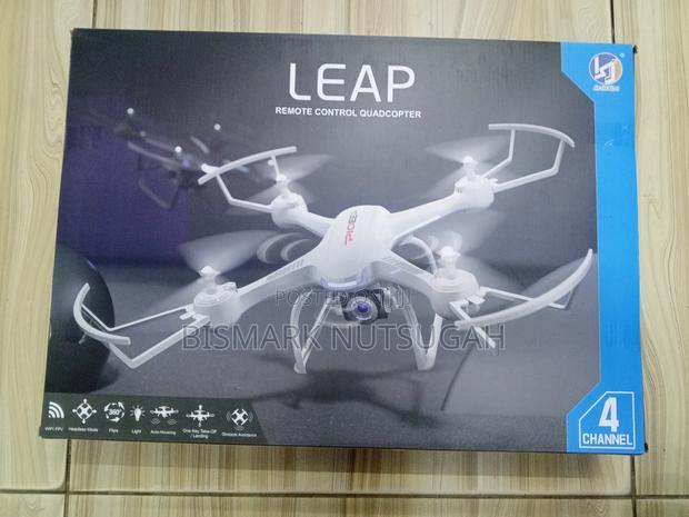 Leap Remote Control Quadcopter Flying Drone · Photo 1