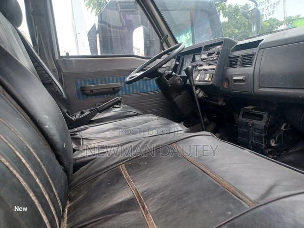Kia Rhino 2001 White · Photo 3