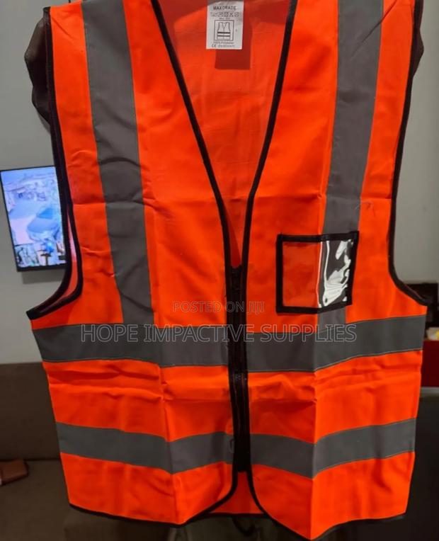 Reflective Vest With Zip And Reflectors. · Photo 1