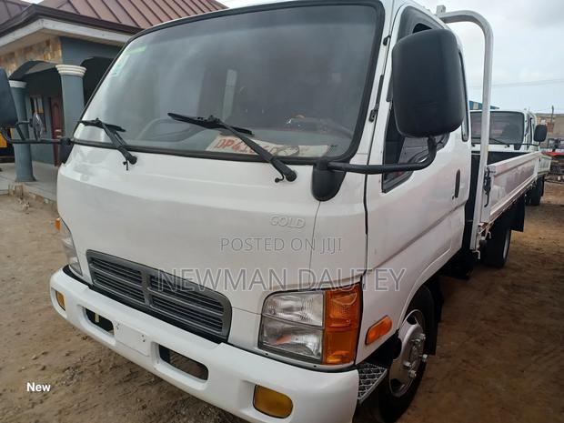 Hyundai Mighty White 2.5 · Photo 3