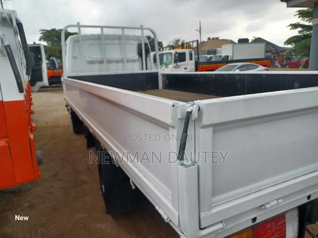 Hyundai Mighty White 2.5 · Photo 6