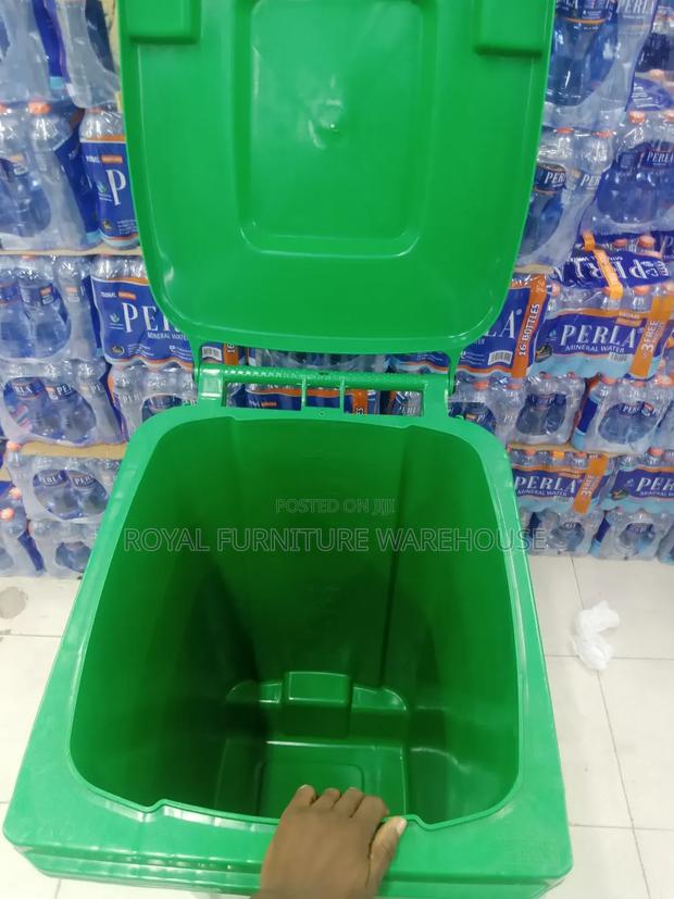 240l Dustbin · Photo 2