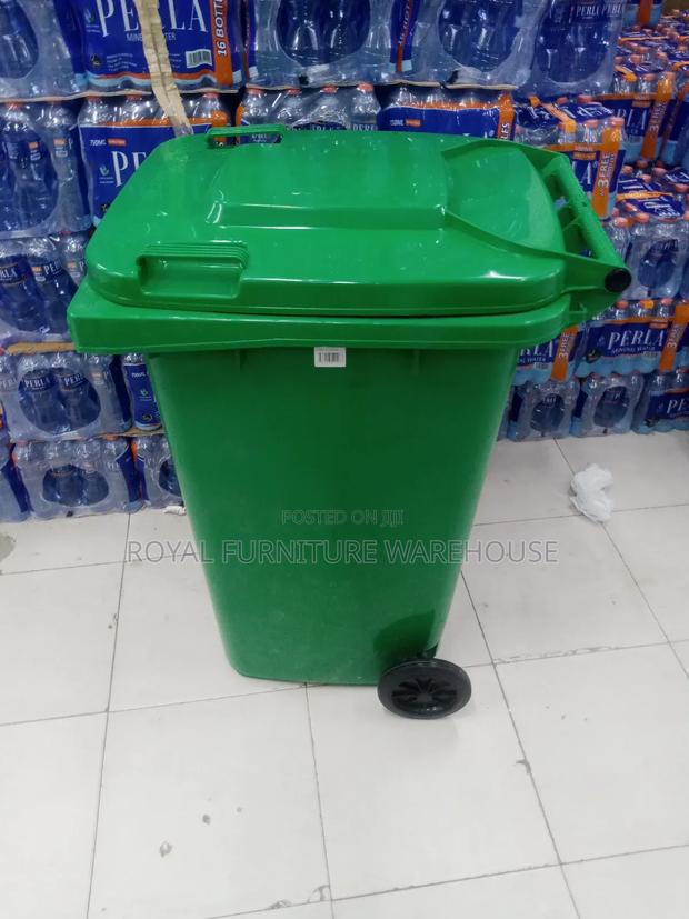 240l Dustbin · Photo 3