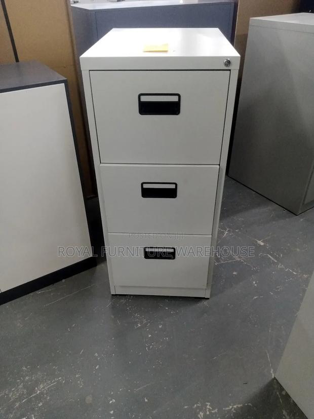 3 Drawers Metal Cabinet · Photo 1