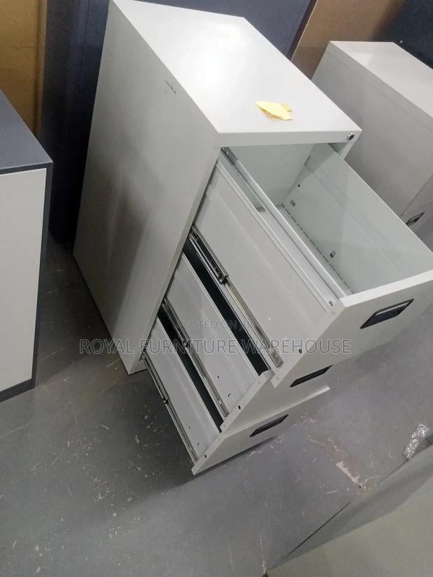 3 Drawers Metal Cabinet · Photo 2