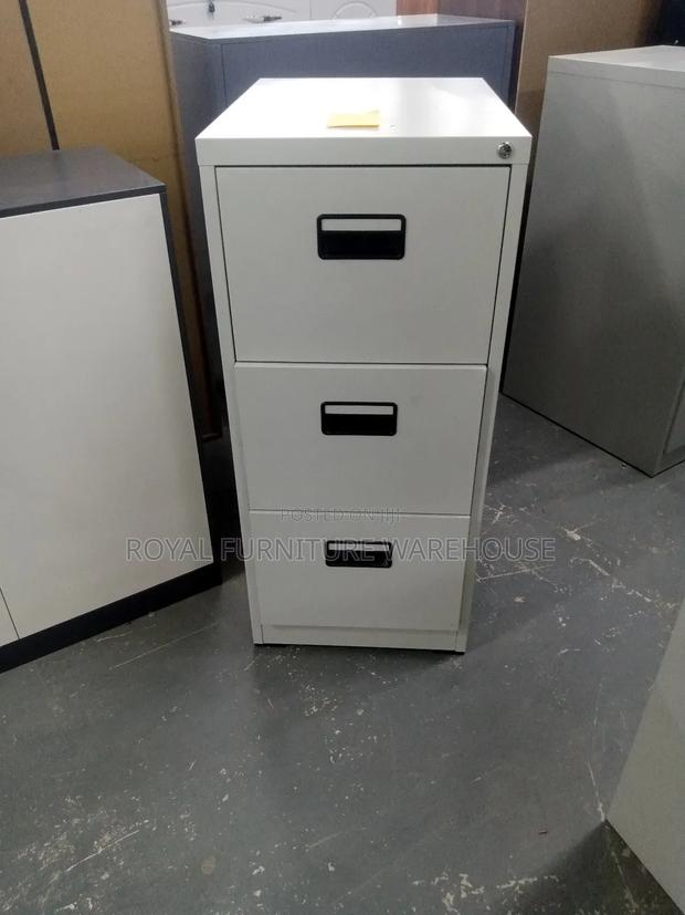 3 Drawers Metal Cabinet · Photo 3
