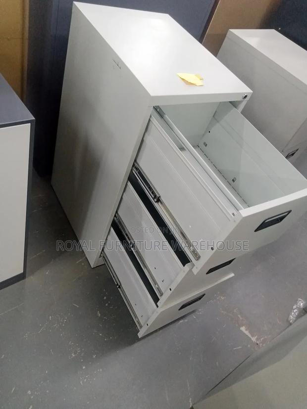 3 Drawers Metal Cabinet · Photo 4
